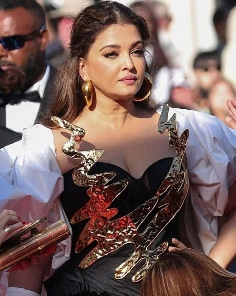 Aishwarya Rai Bachchan Mesmerizing Look at Cannes 2024